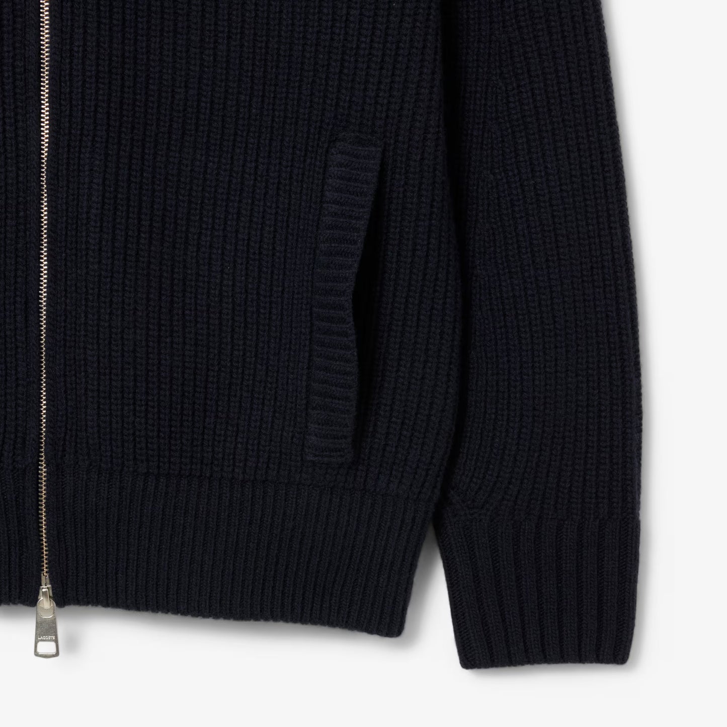 Hochgeschlossener Wollpullover mit Reißverschluss