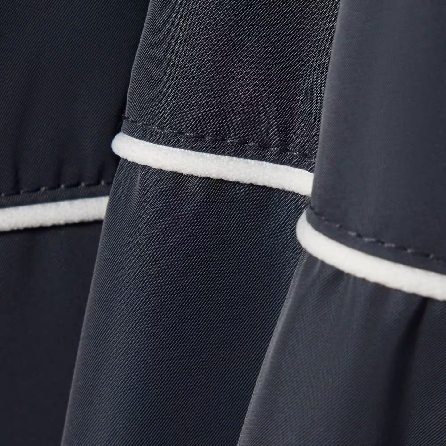 Wasserabweisende Zierleisten Akzent-Trainingsjacke