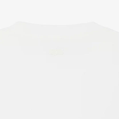 Klassisch geschnittenes T-Shirt mit großem Abzeichen-Akzent