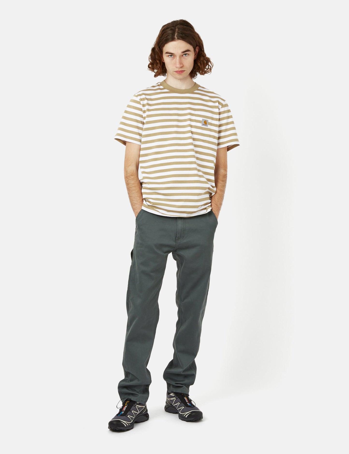 Scotty Gestreifte T-Shirt mit Brusttasche (regulär) – Ammonite Braun/Weiß