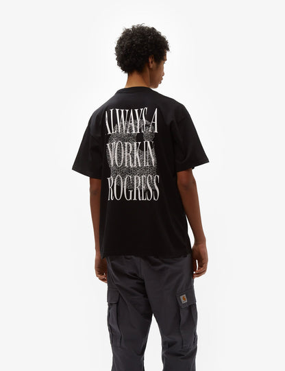 T-Shirt „Always a WIP“ (leger geschnitten) – Schwarz