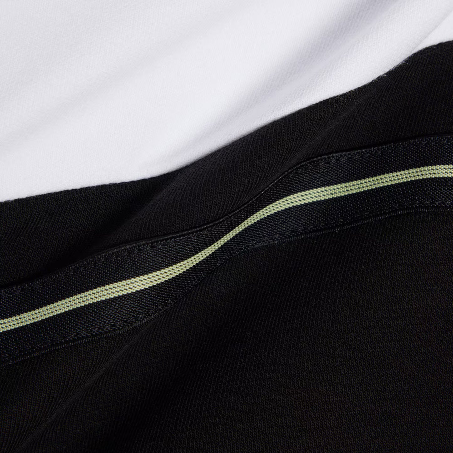 Sportliches Sweatshirt mit Reißverschluss und Color-Blocking
